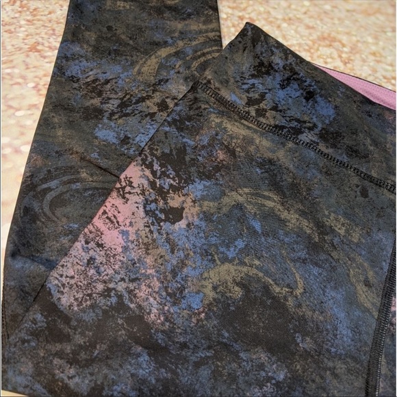 Marika Sport Paint Splash Capris - Picture 2 of 8